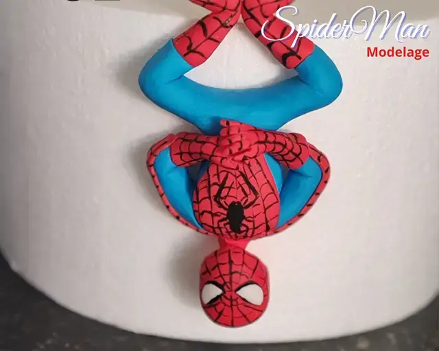 Modelage en pâte à sucre Spider Man