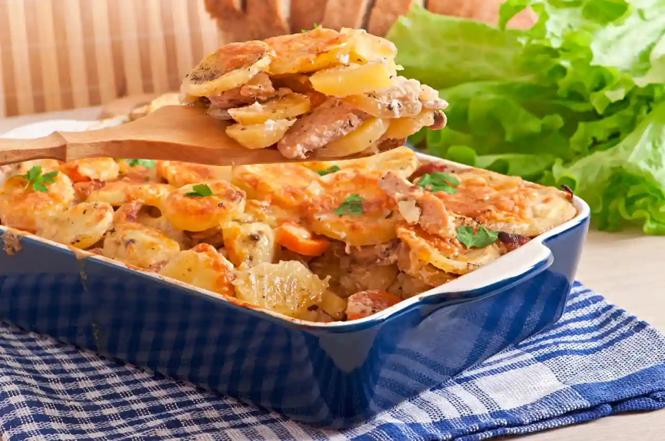 Si vous manquez d'inspiration essayez ce Gratin réconfortant de viande et légumes d’hiver