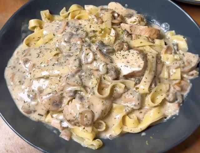 Pâtes Crémeuses au Poulet et Champignons