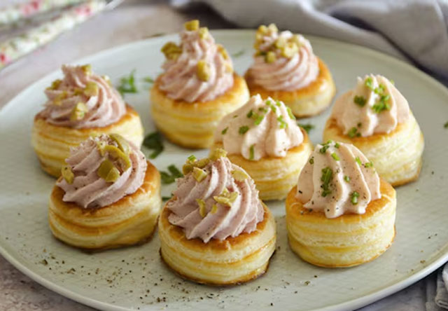 Vol-au-Vent à la Mousse de Saumon et de Jambon