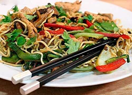 Nouilles Sautées aux Poulet et Légumes