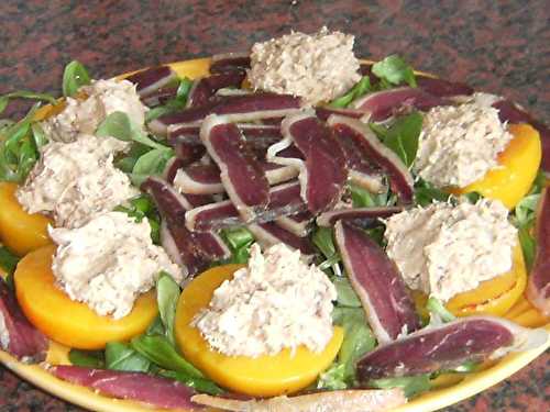 Salade de pêches au thon avec magrets de canard fait maison
