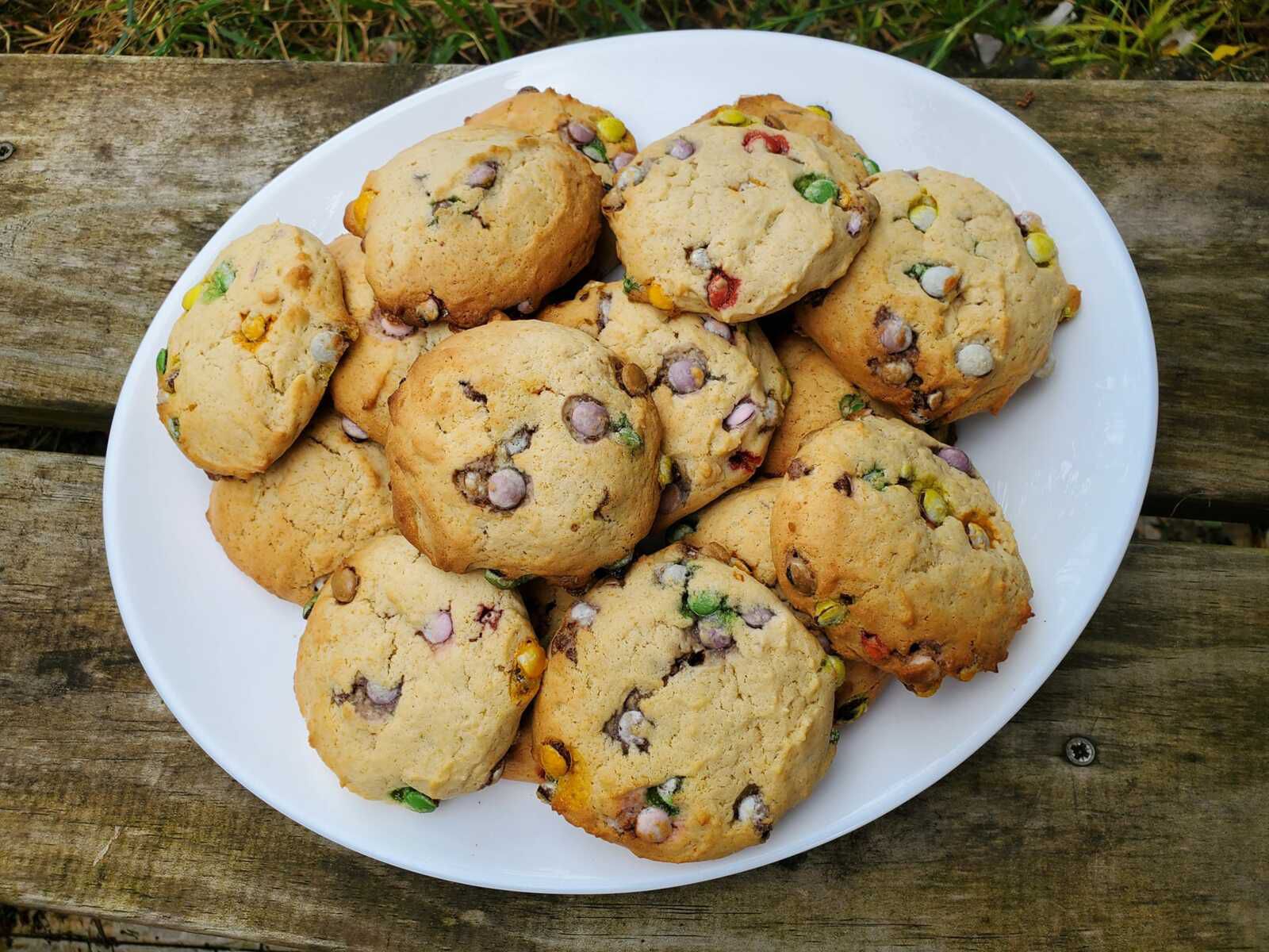 Cookies vegan aux pastilles chocolatées colorées