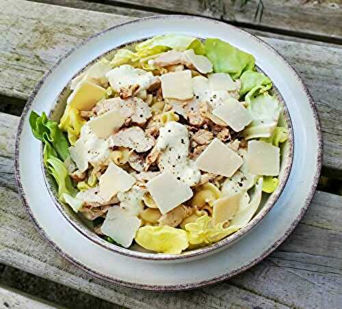 Salades de pâtes, poulet et parmesan