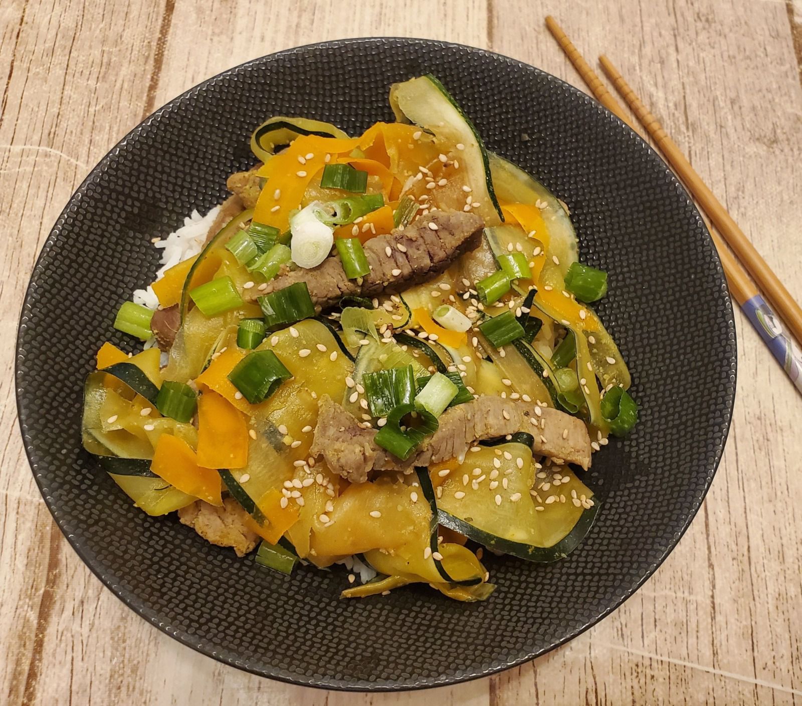 Wok de bœuf et légumes croquants