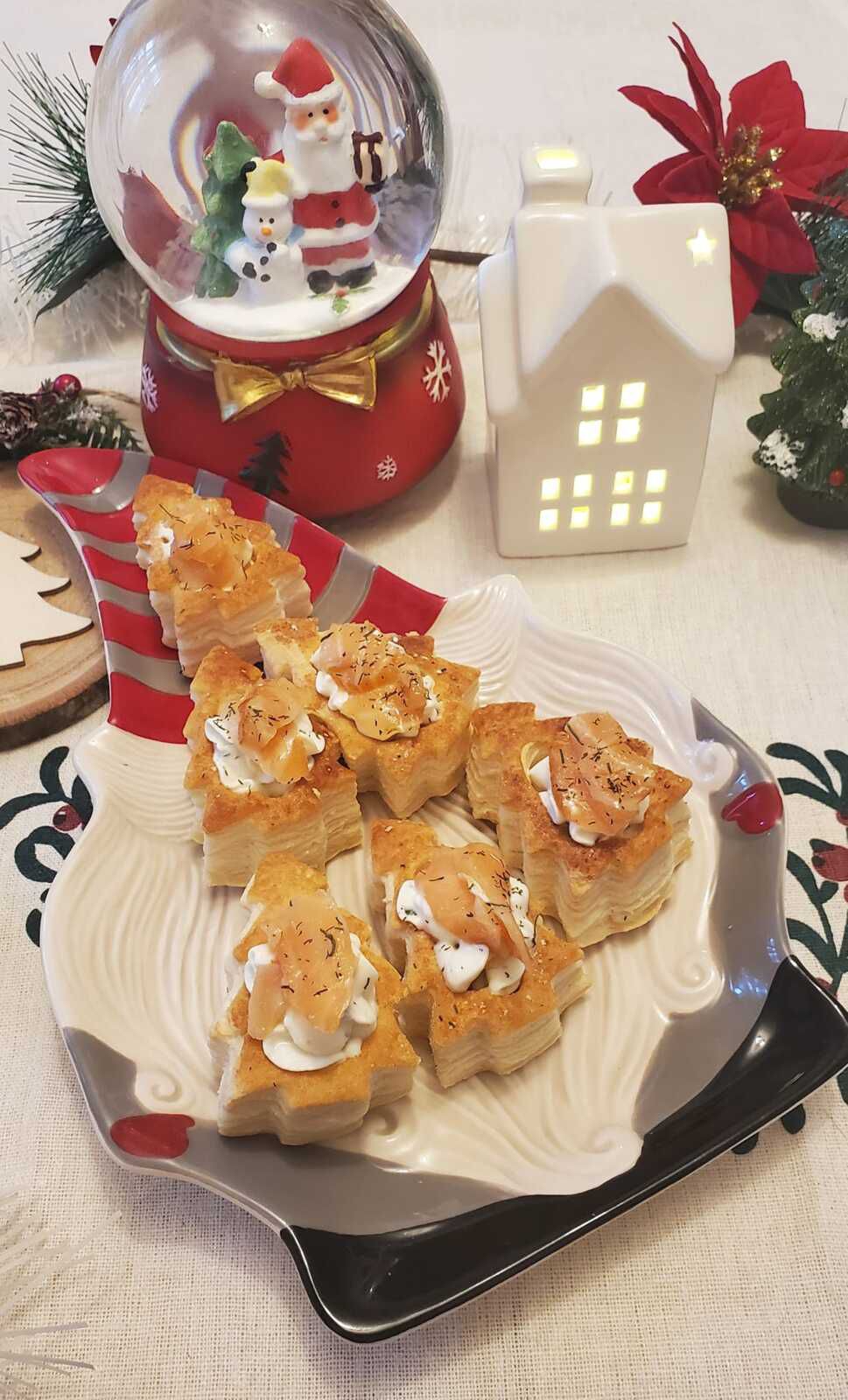 Mini sapins feuilletés au Skyr, Boursin et saumon fumé