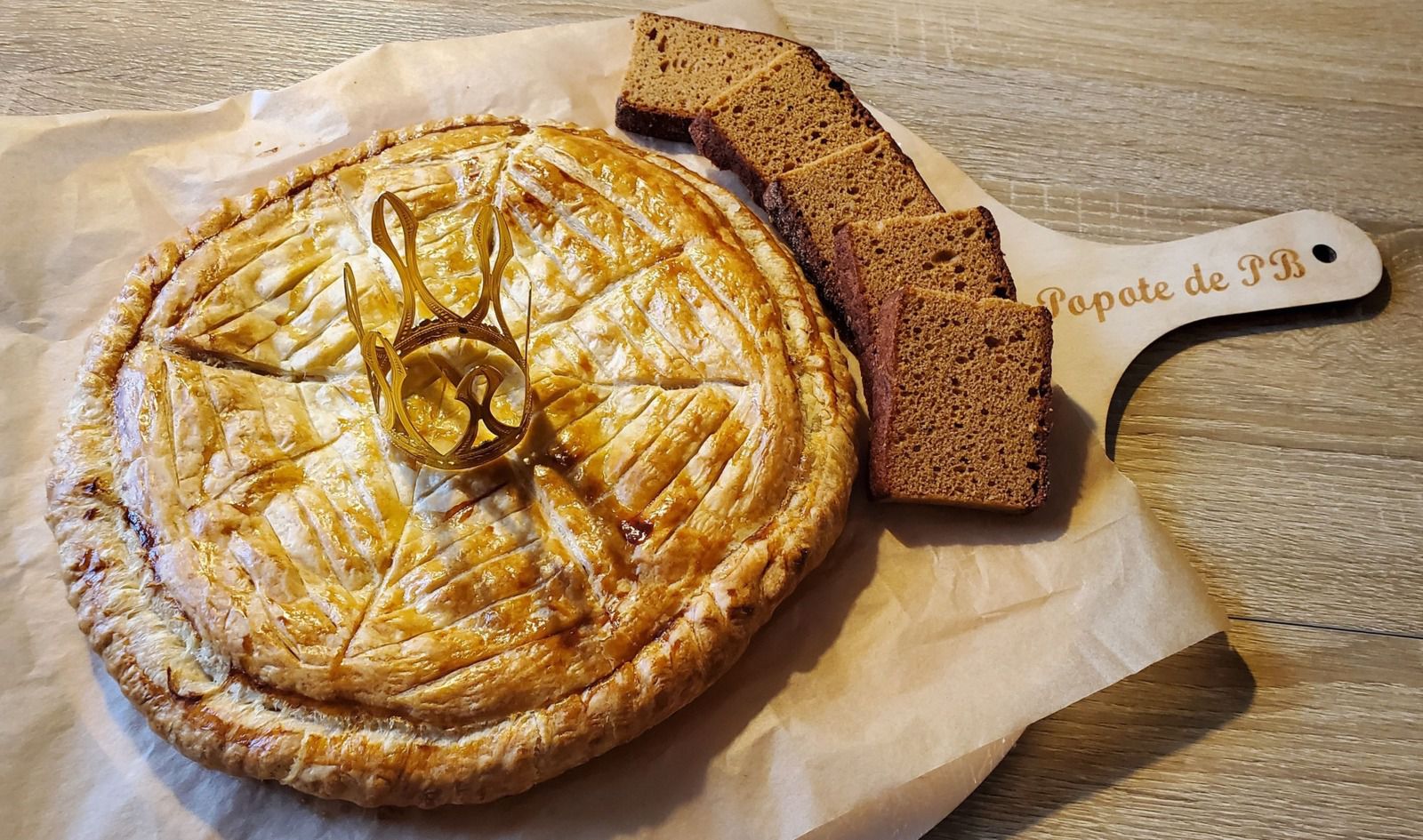 Galette des rois aux saveurs pain d'épices et poire