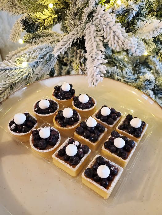 Mini tartelettes à la crème pâtissière noisette et myrtilles