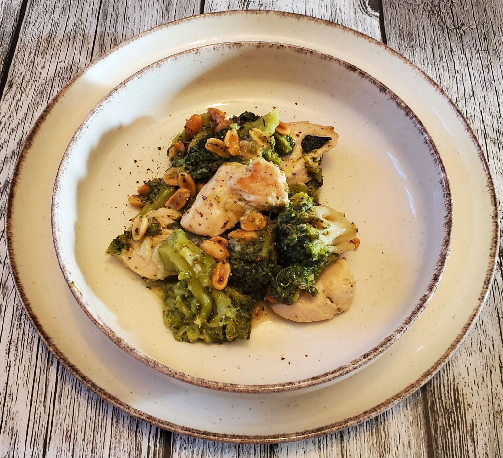 Poulet brocoli cacahuètes au Cookéo