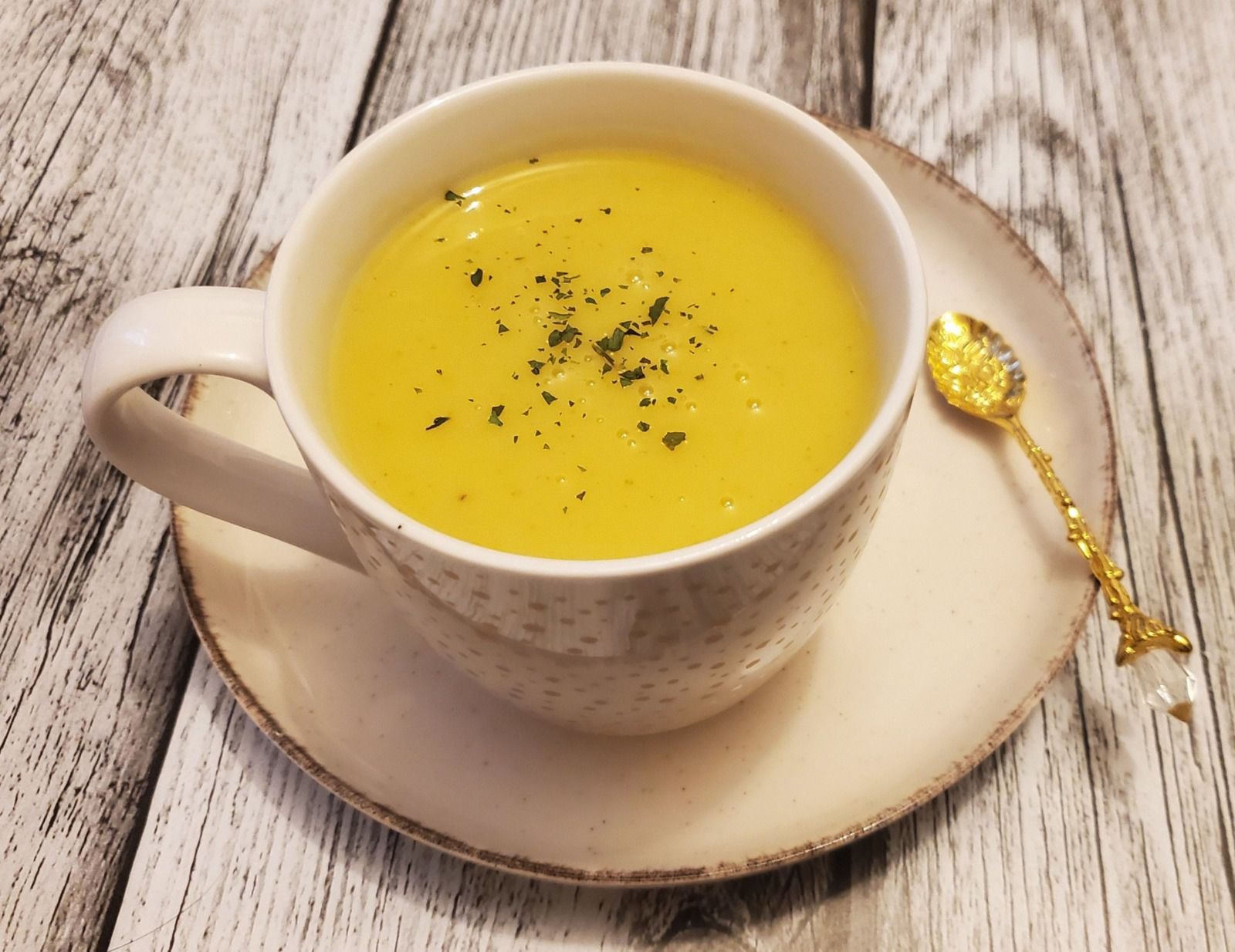 Soupe au chou-fleur, curcuma et cumin 