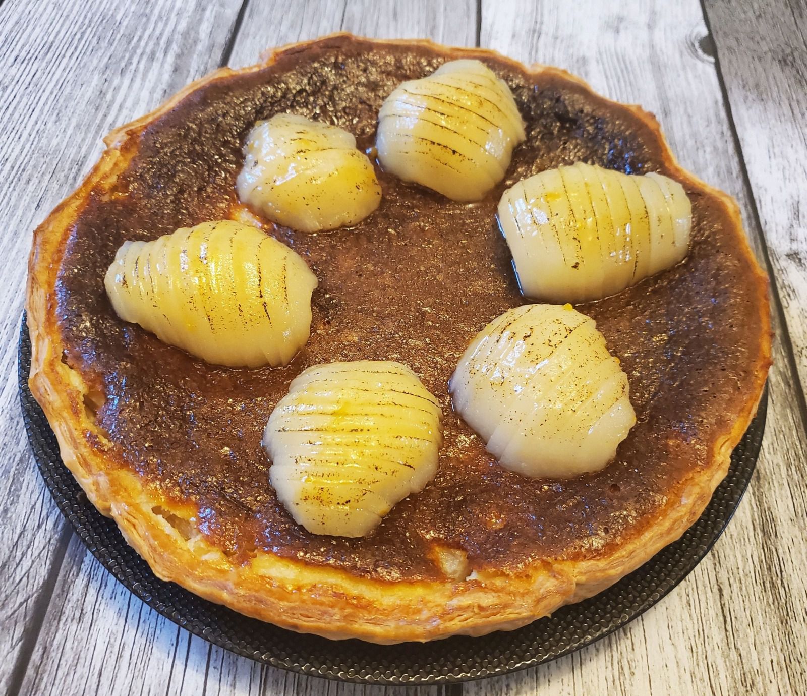 Tarte aux poires à la crème et au sirop saveur rhum