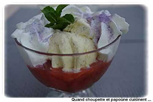 COMPOTE FRAISES-RHUBARBE, BOULE DE GLACE VANILLE ET CHANTILLY MAISON