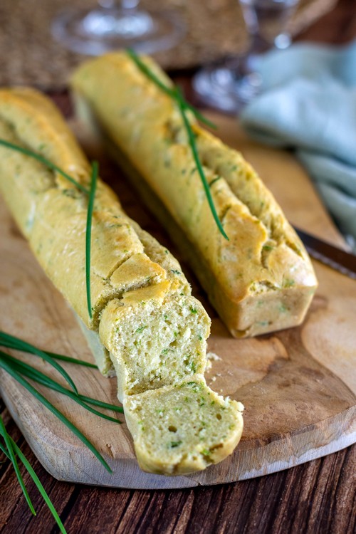 Cake ail et fines herbes au vin blanc