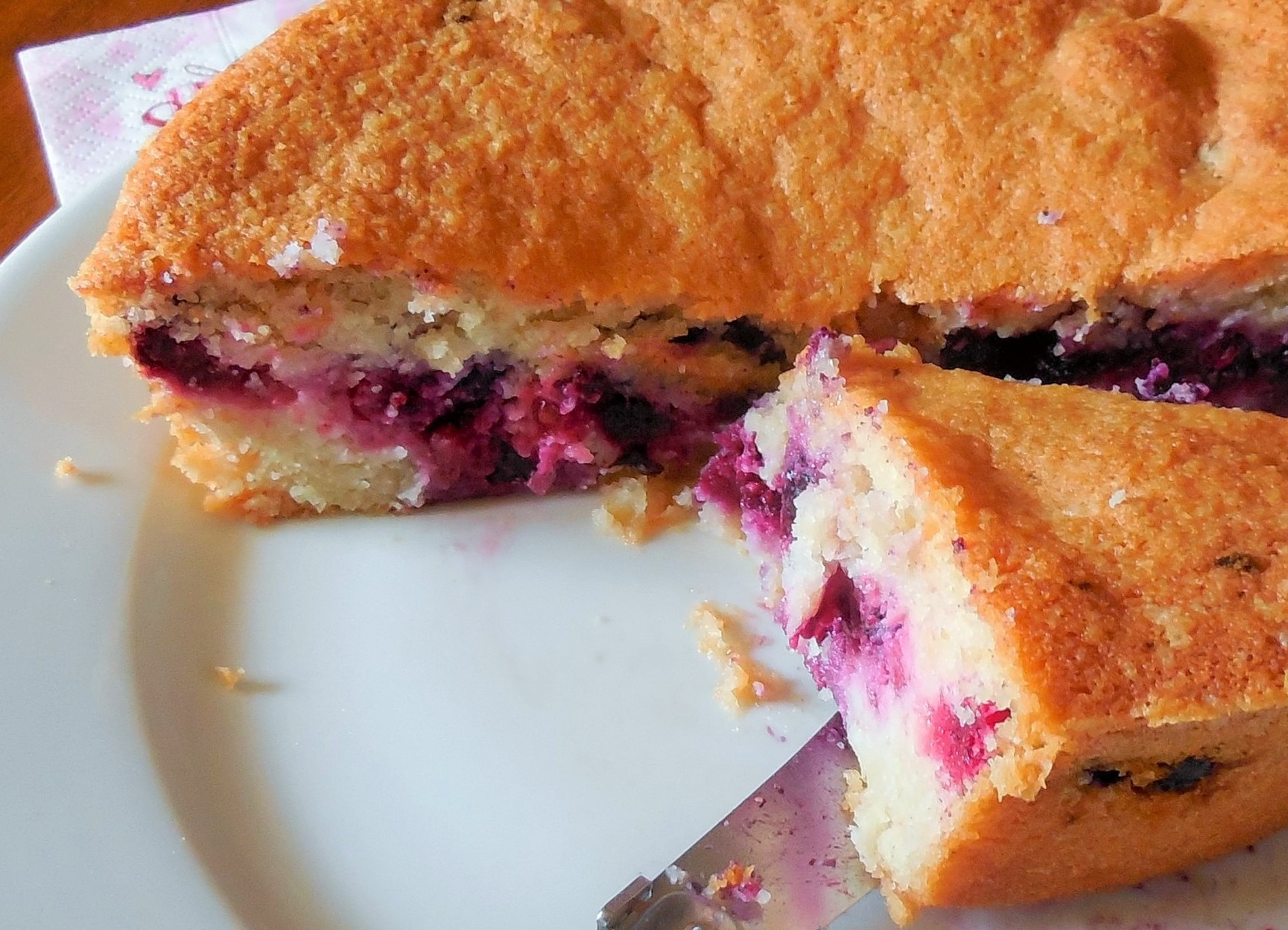 Gâteau aux blancs d’oeuf et fruits rouges