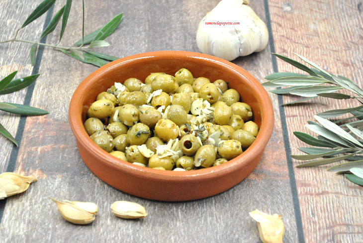 Olives marinées ail