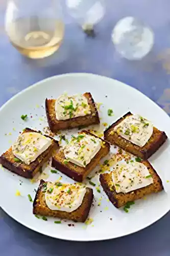 Coeur de chèvre sur canapés de pain d'épices