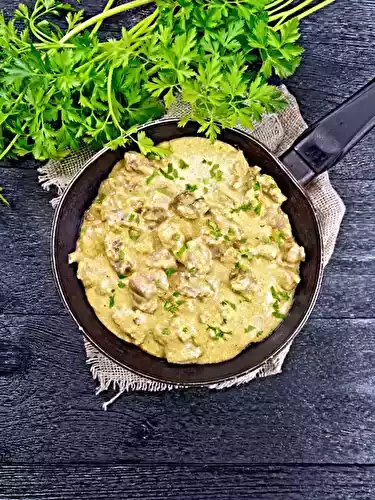 Dés de poulet moelleux aux endives, champignons et lardons