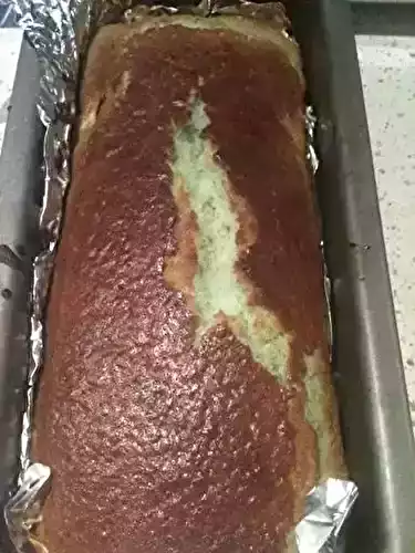 Gâteau au yaourt au curaçao et aux pruneaux