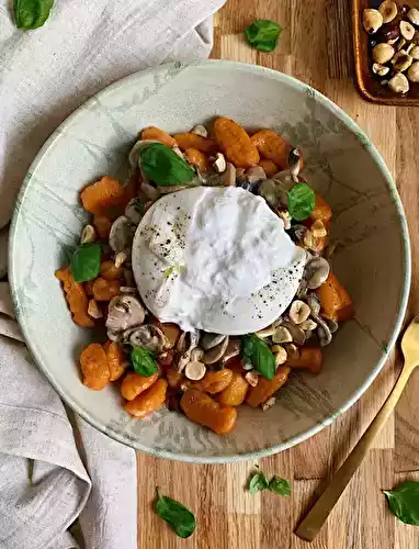 Gnocchi de patate douce, sauce aux champignons et burrata