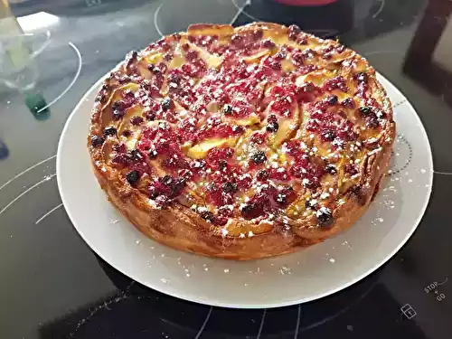 Moelleux d'amandes aux pommes et groseilles