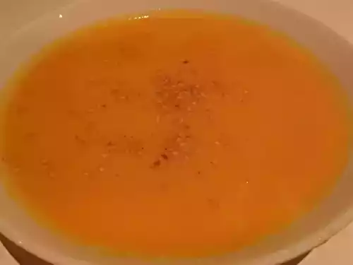 Velouté aux lentilles corail, carottes, curry