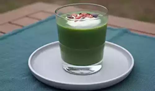 Velouté d’orties et rutabaga, chantilly salée aux lardons et basilic pourpre