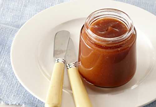 Beurre de pomme avec mijoteuse - recette facile à la maison.