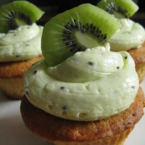 Cupcakes au glaçage kiwi - à servir pour votre collation.