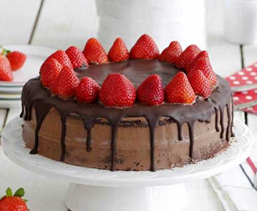 Gâteau au chocolat et fraises - un délice pour votre dessert,