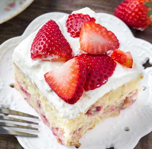 Gâteau aux fraises à la crème - pour votre dessert.