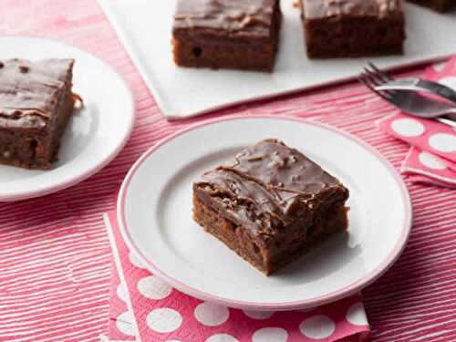 Moelleux au chocolat avec glaçage - un cake fondant pour votre dessert.