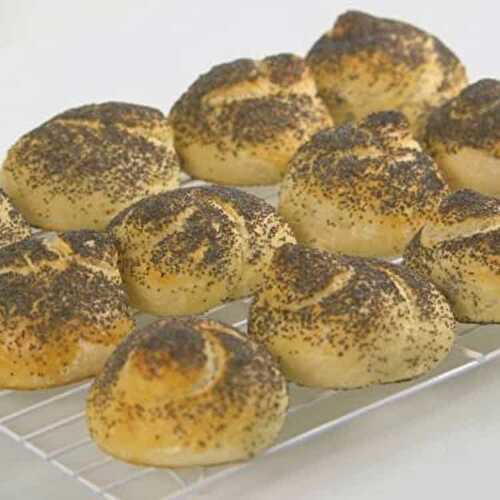 Petits pains au pavot au thermomix - un délicieux pain aux graines.