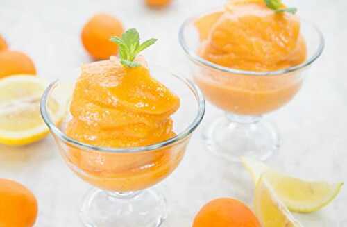 Sorbet abricot sans sorbetière - la glace de la saison.