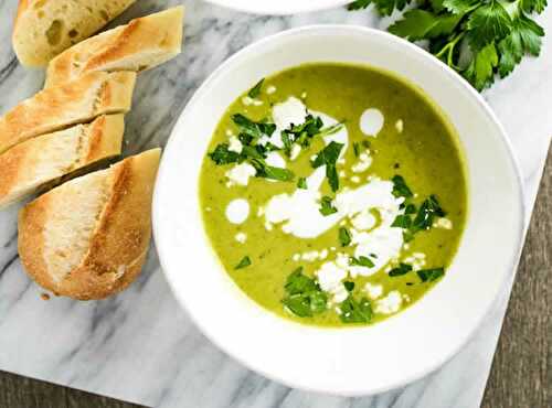 Soupe de courgettes froide au thermomix - pour votre dîner.