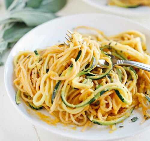 Spaghetti à la crème de butternut et courgette - un plat de pâtes pour diner.