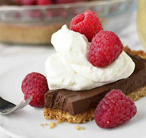 Tarte au chocolat et crème fouettée - gâteau au chocolat pour votre dessert