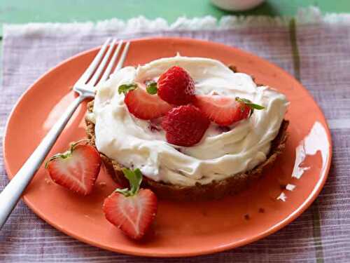 Tartelettes aux fraises et crème - un délice pour votre dessert.