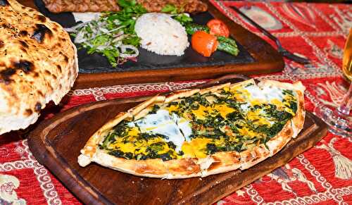 Pide aux épinards et feta : le plat turc authentique et traditionnel