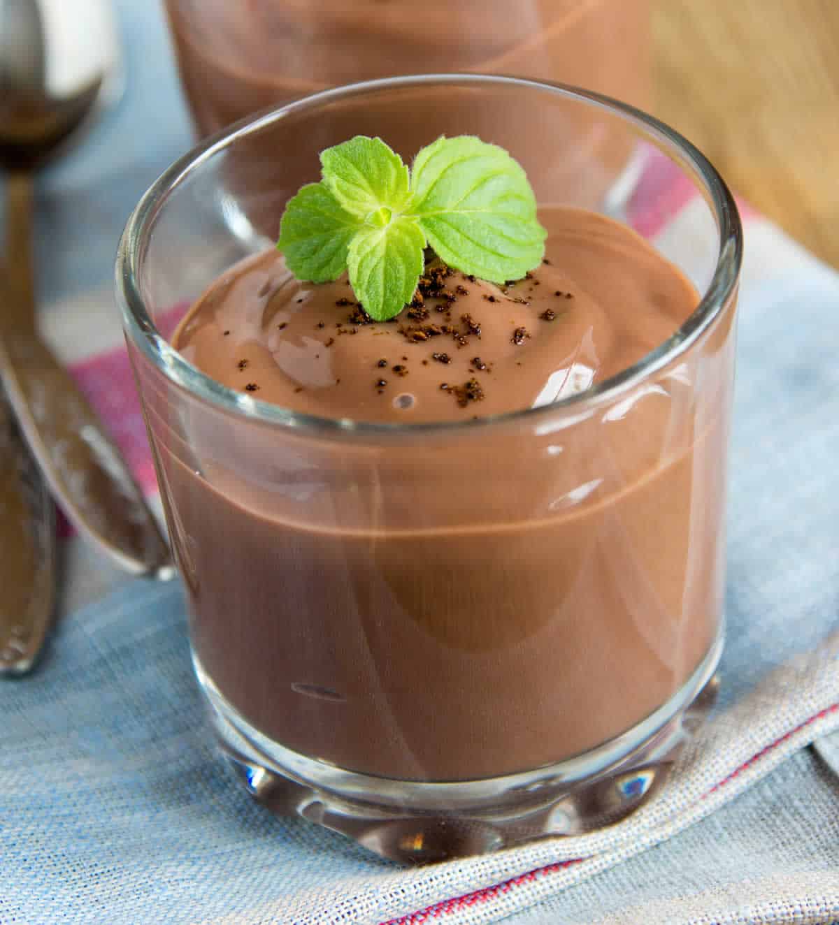 Comment réussir la mousse au chocolat - un dessert onctueux pour 5 personnes.