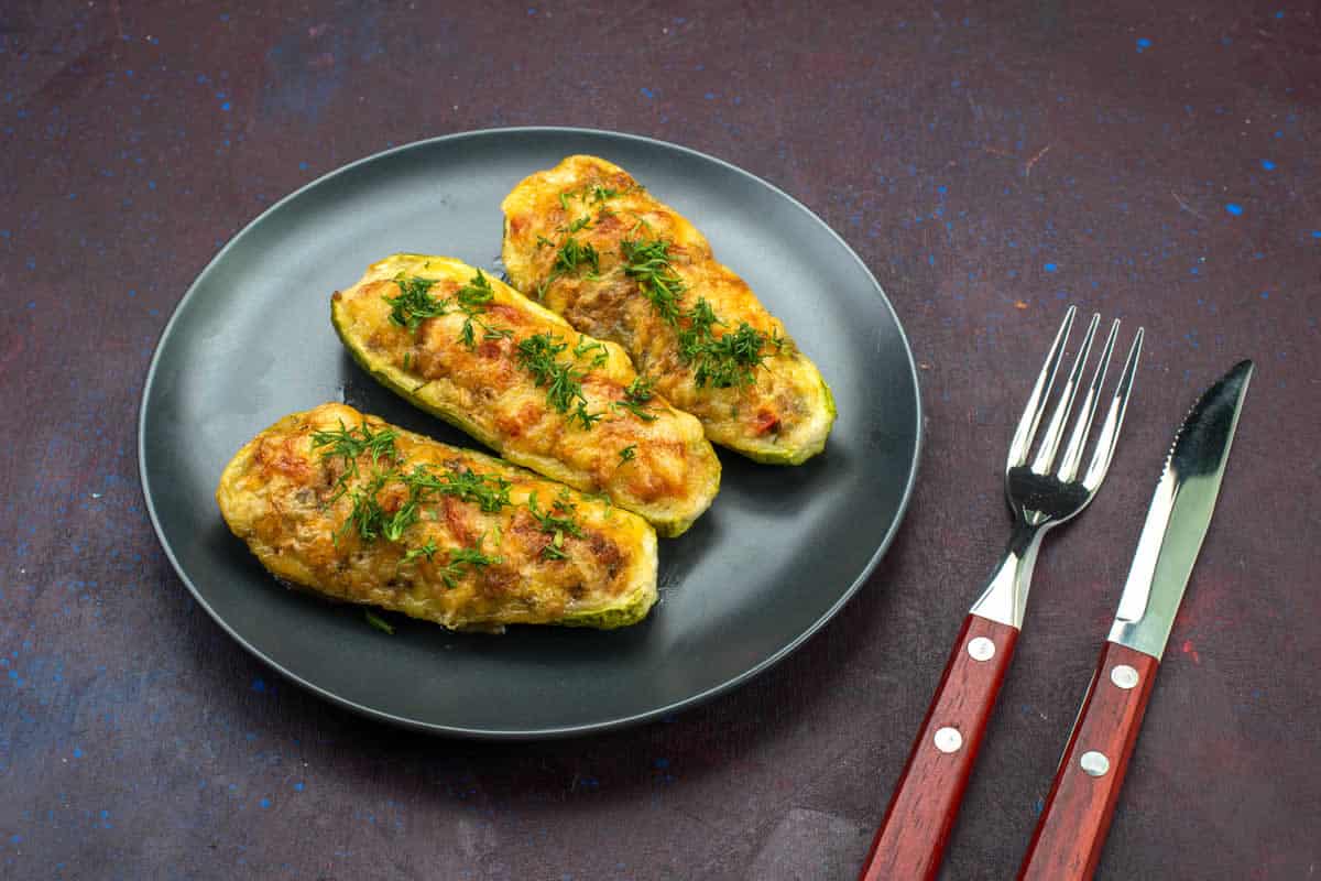 Courgettes farcies aux aubergines au four : un délicieux plat