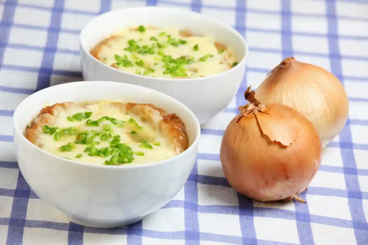 Soupe à l'Oignon Gratinée : La Recette Traditionnelle Facile