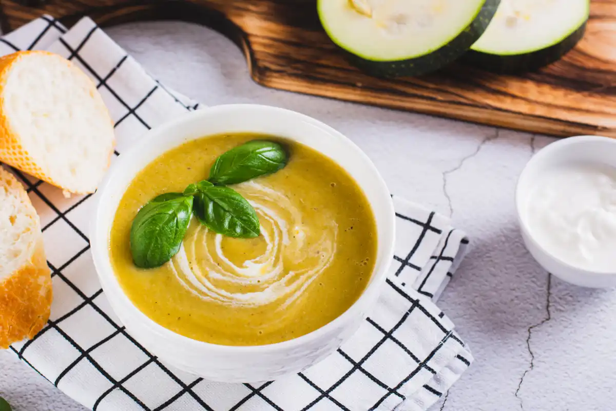 Comment faire une soupe crémeuse aux courgettes