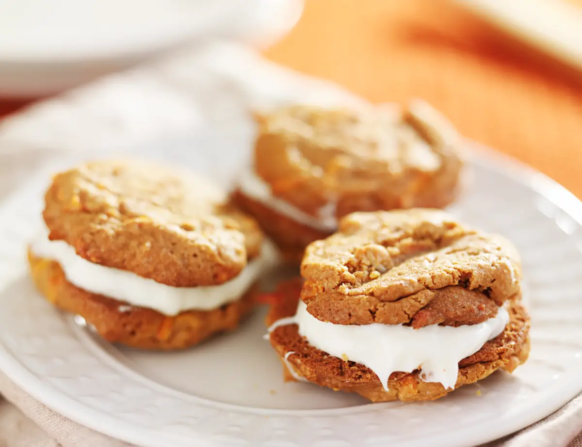 Biscuits aux carottes fourrés à la crème