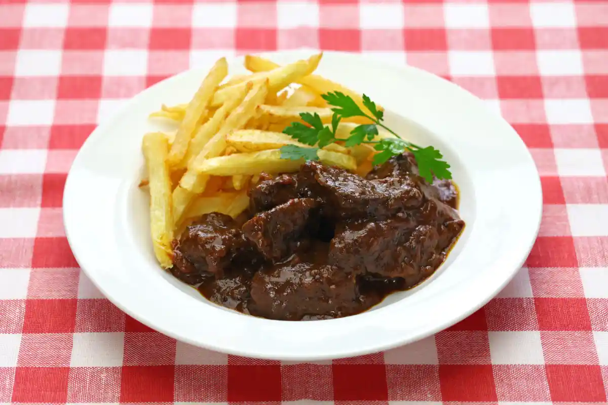 Carbonade flamande au cookeo : Parfaite pour les amateurs de cuisine réconfortante.