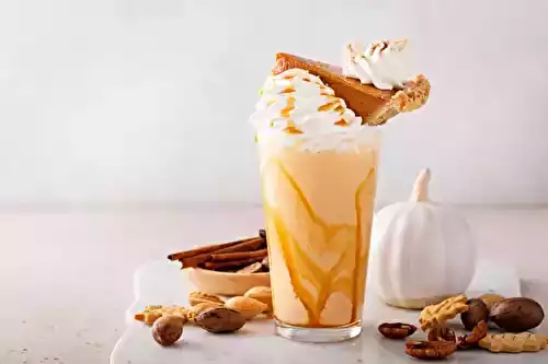 Milkshake à la citrouille à la crème fouettée