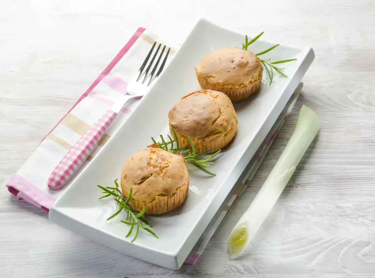 Muffins aux pommes de terre et poireaux pour les lunchs rapides ou les buffets apéritifs.