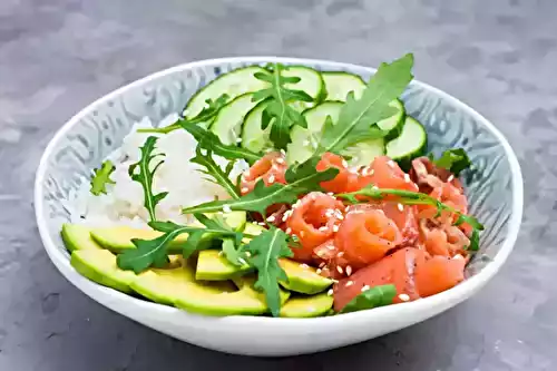 Poke bowl au saumon et avocat