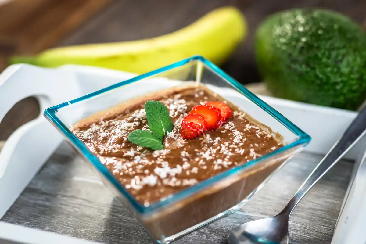 Pudding à l'avocat aux bananes et au chocolat