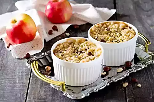 Ramequin crumble aux pommes et aux noix : pour un goûter réconfortant