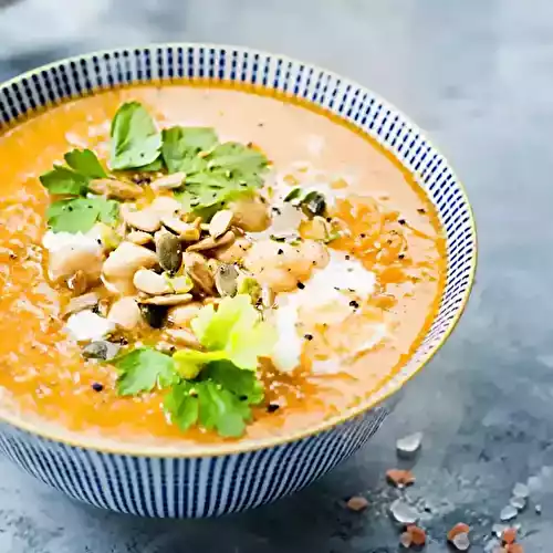 Soupe Végétarienne aux Carottes, Tomates, Brocolis et Pois Chiches